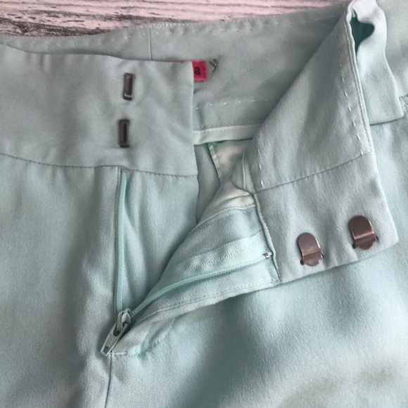 Alice & Olivia Cady Cuff Short Skylight Aqua - Picture 6 of 11